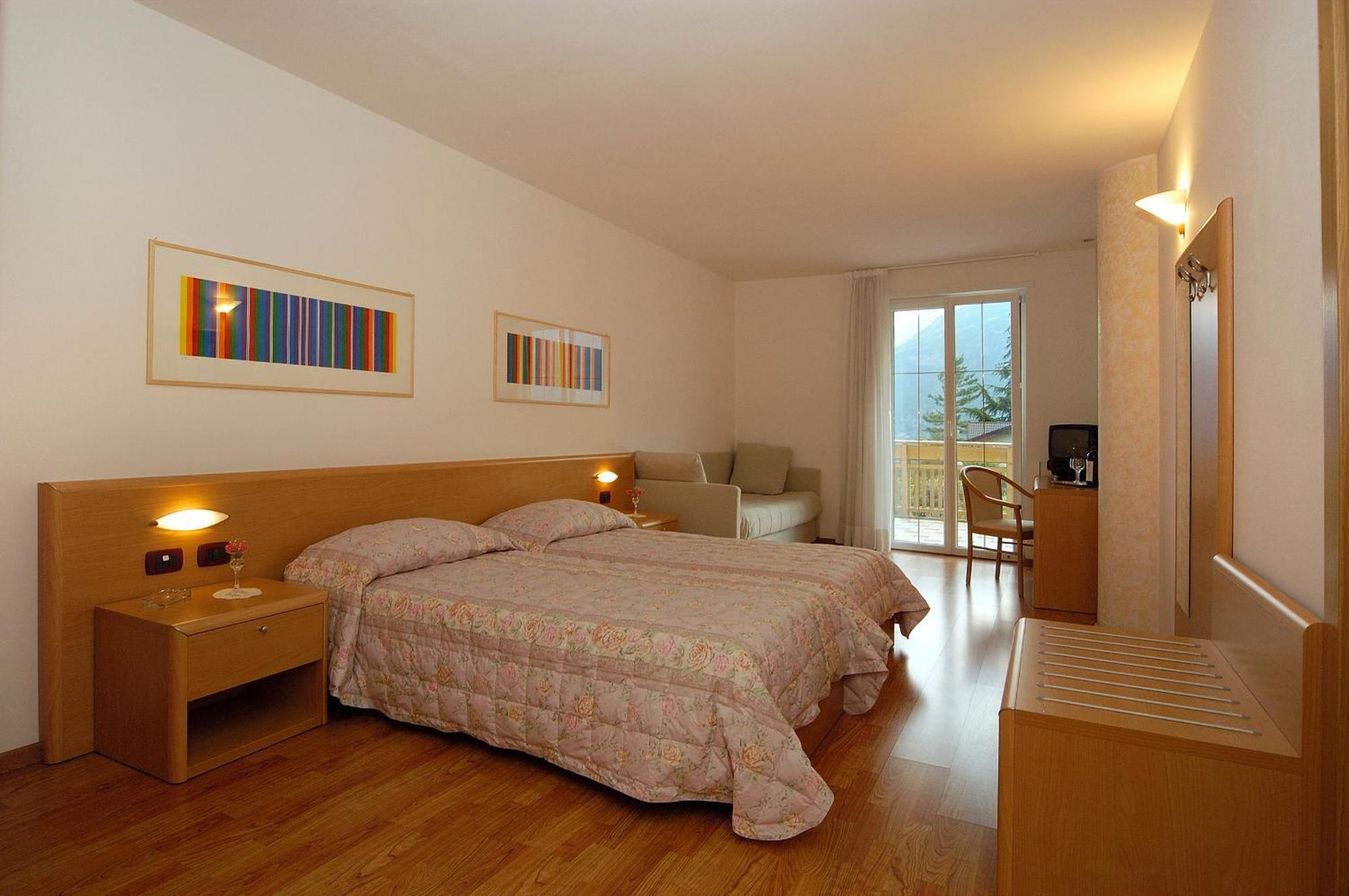 טרנטו Hotel Karinhall מראה חיצוני תמונה
