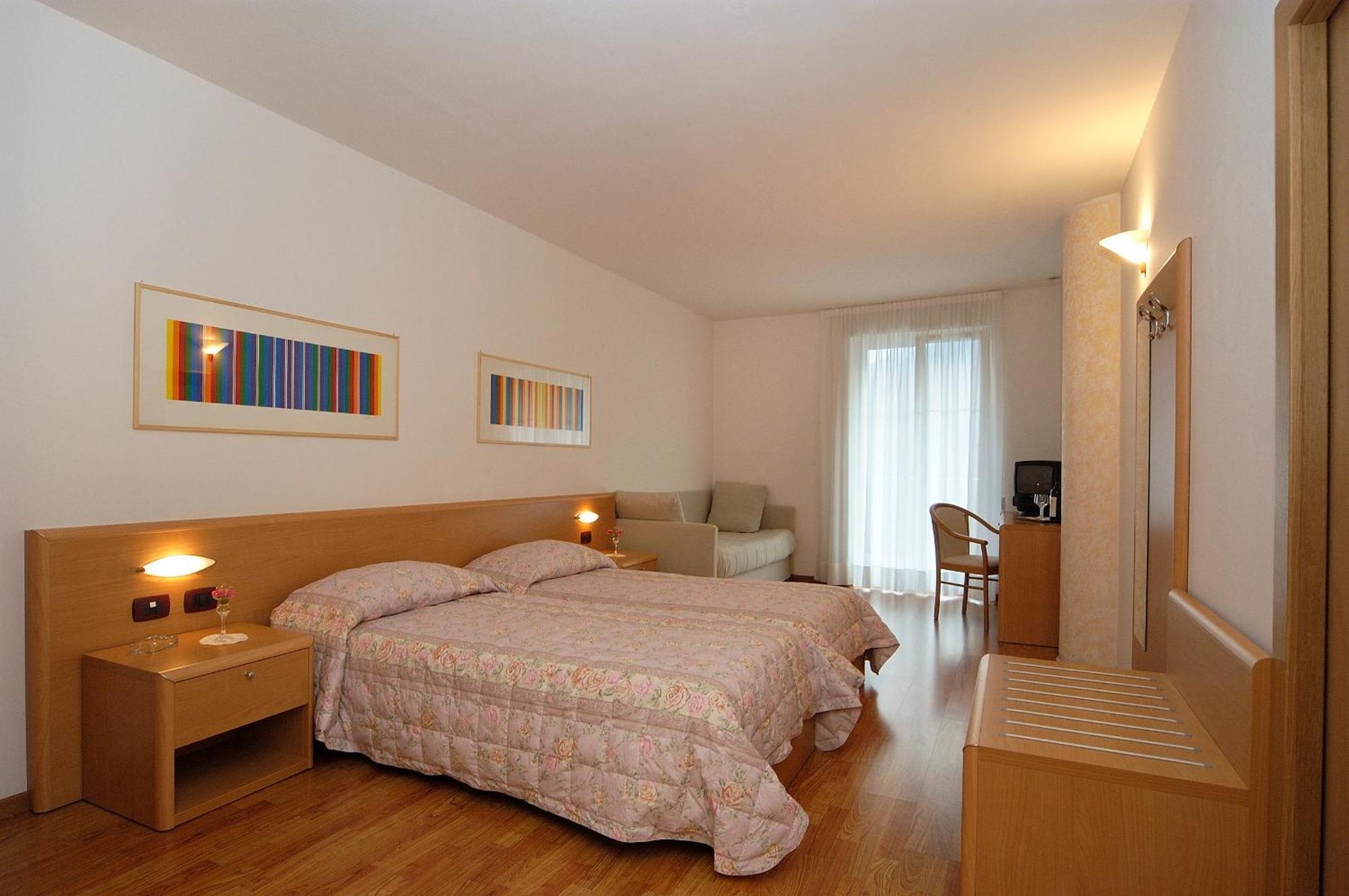טרנטו Hotel Karinhall מראה חיצוני תמונה